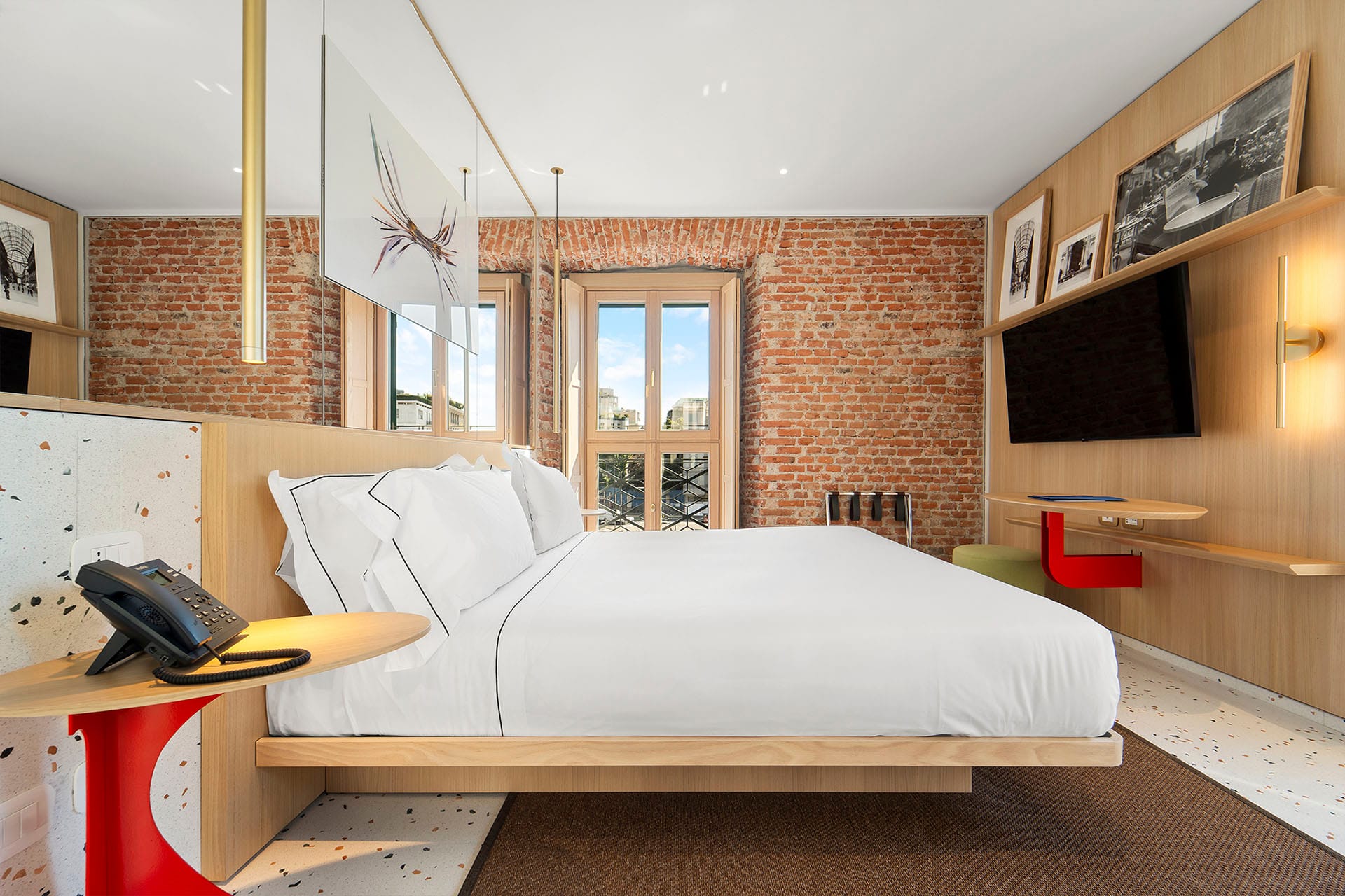 Detail of Comfort Double Room with a king-size bed and flat-screen TV on the wall at Hotel Milu Milan