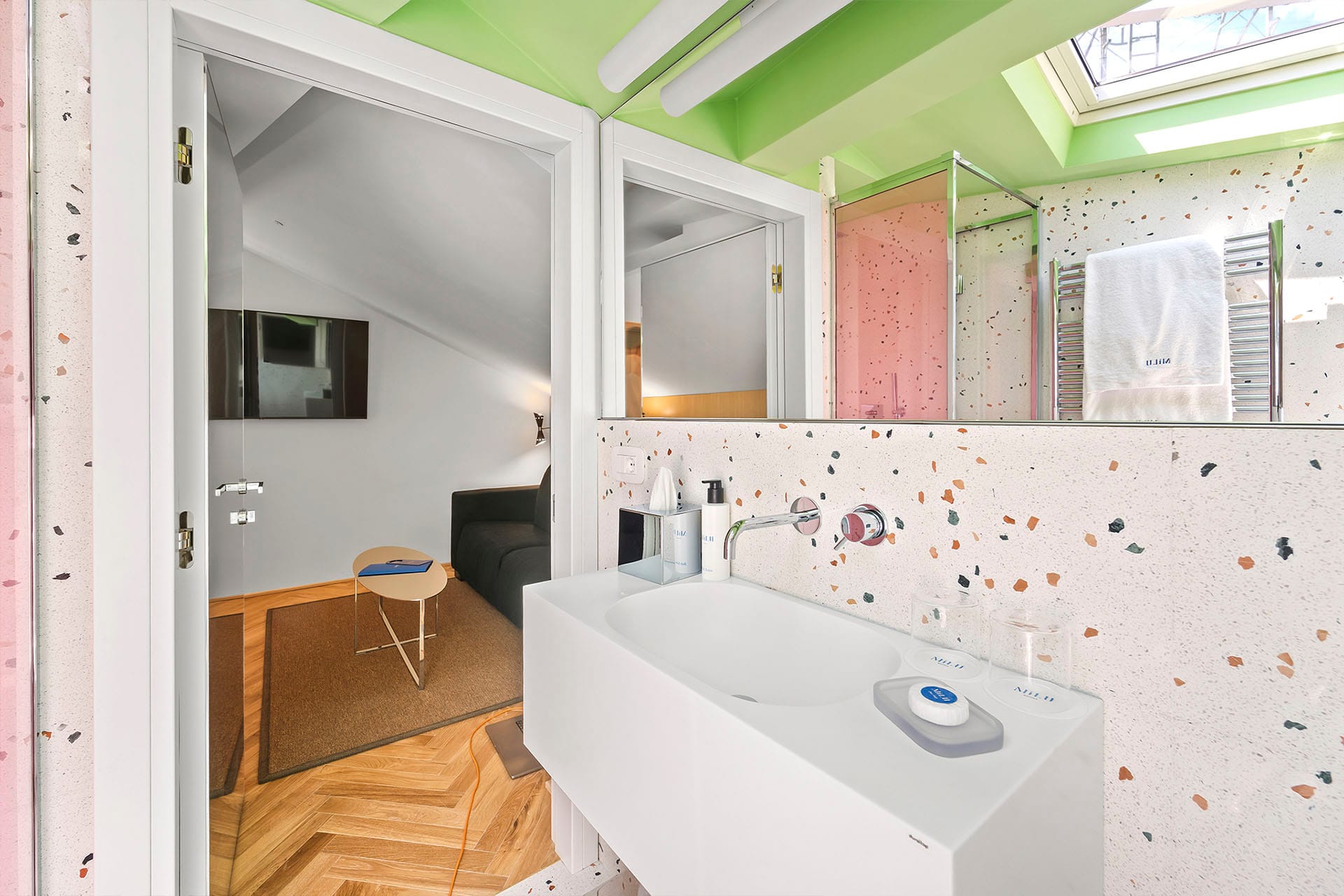 Detail of bathroom with window and shower in Prestige Quadruple Room