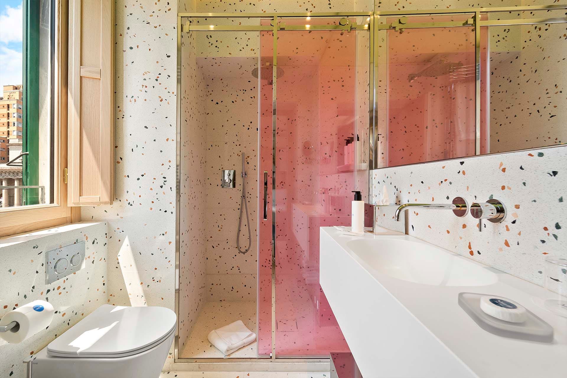 Detail of bathroom with shower for Comfort Triple Room – Hotel Milu Milan