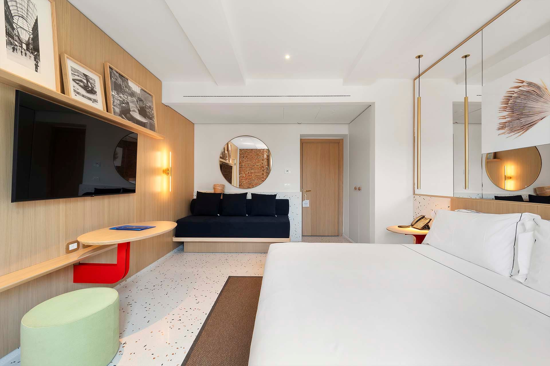 Detail of Comfort Triple Room with double bed and sofa bed – Hotel Milu Milano