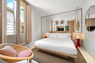 Detail of Prestige Quadruple Room with a king-size bed and large window